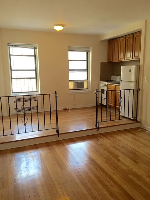 Charming Sunlit Split-Level Studio, Recently Renovated in Desirable Brooklyn Heights.